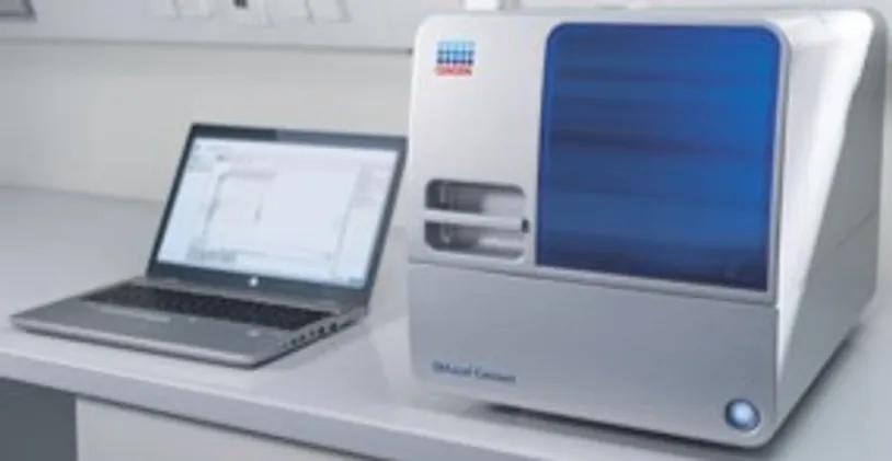 QIAGEN QIAxcel Connect capillary electrophoresis system with laptop